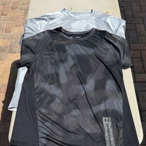 Under Armour Black & Light Gray Athletic Performance Shirts size XL